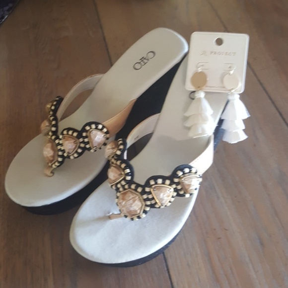 Trendy Boho Bohemian Style Natural White Tassel Earrings - Picture 2 of 5